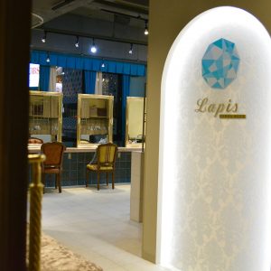 大きな時計台がお出迎え